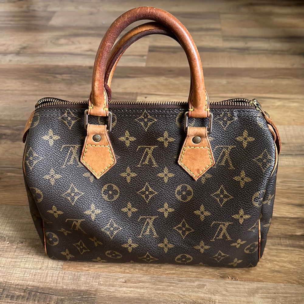 Authentic LV Speedy 25